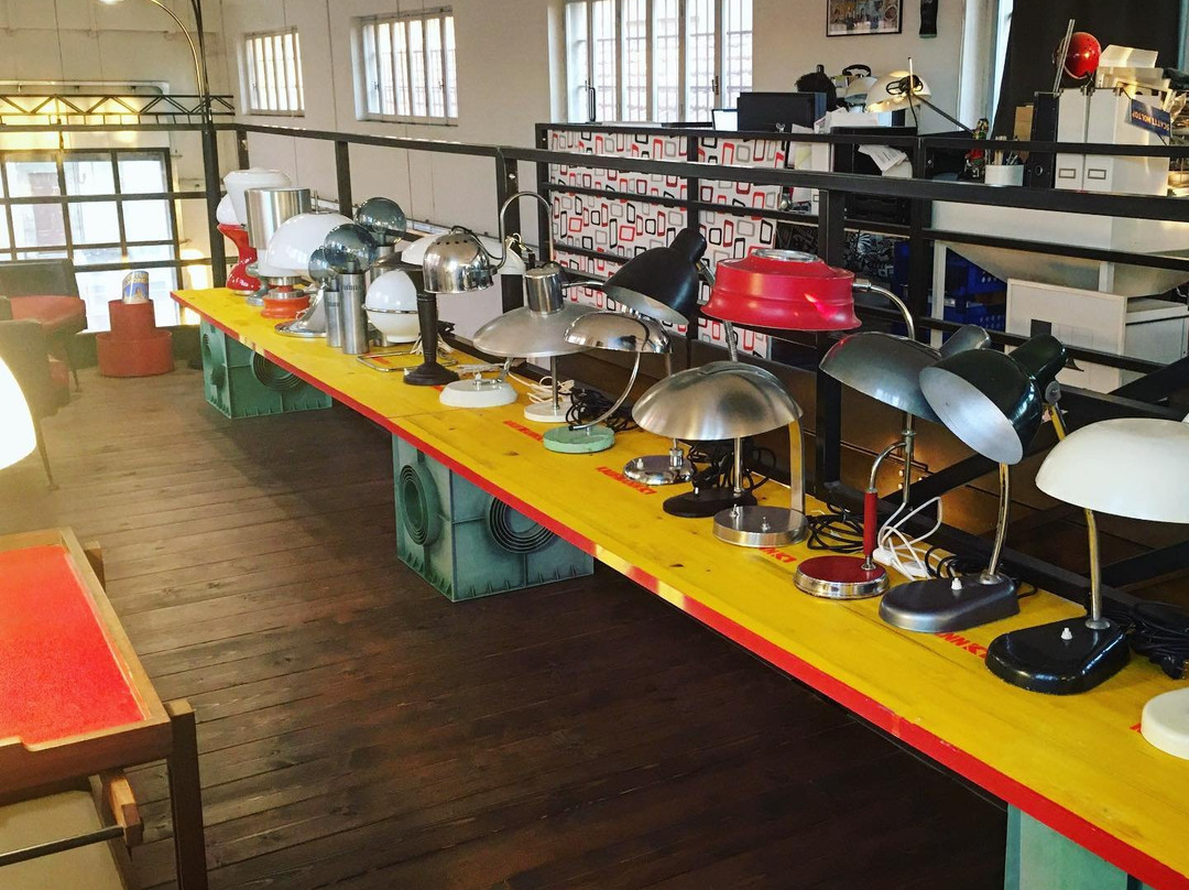 Palombina Nuova旅游景点-Bobeche vintage store