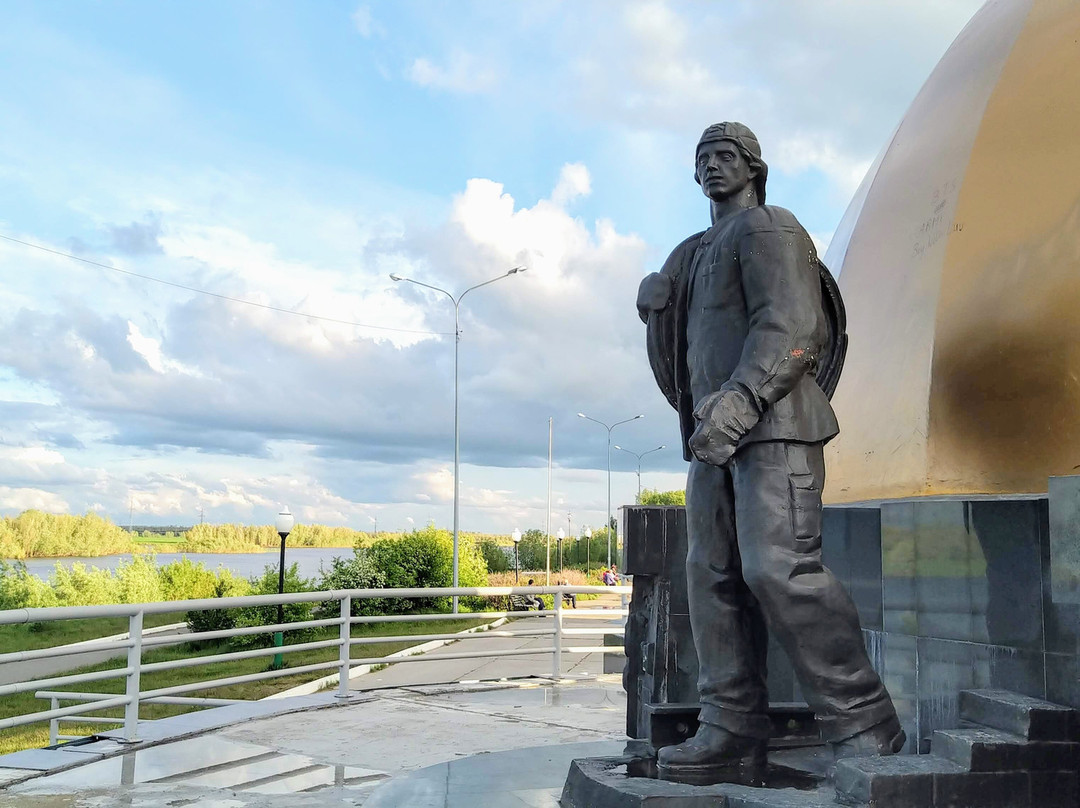 Monument to the Discoverers of Samotlor Oil景点图片