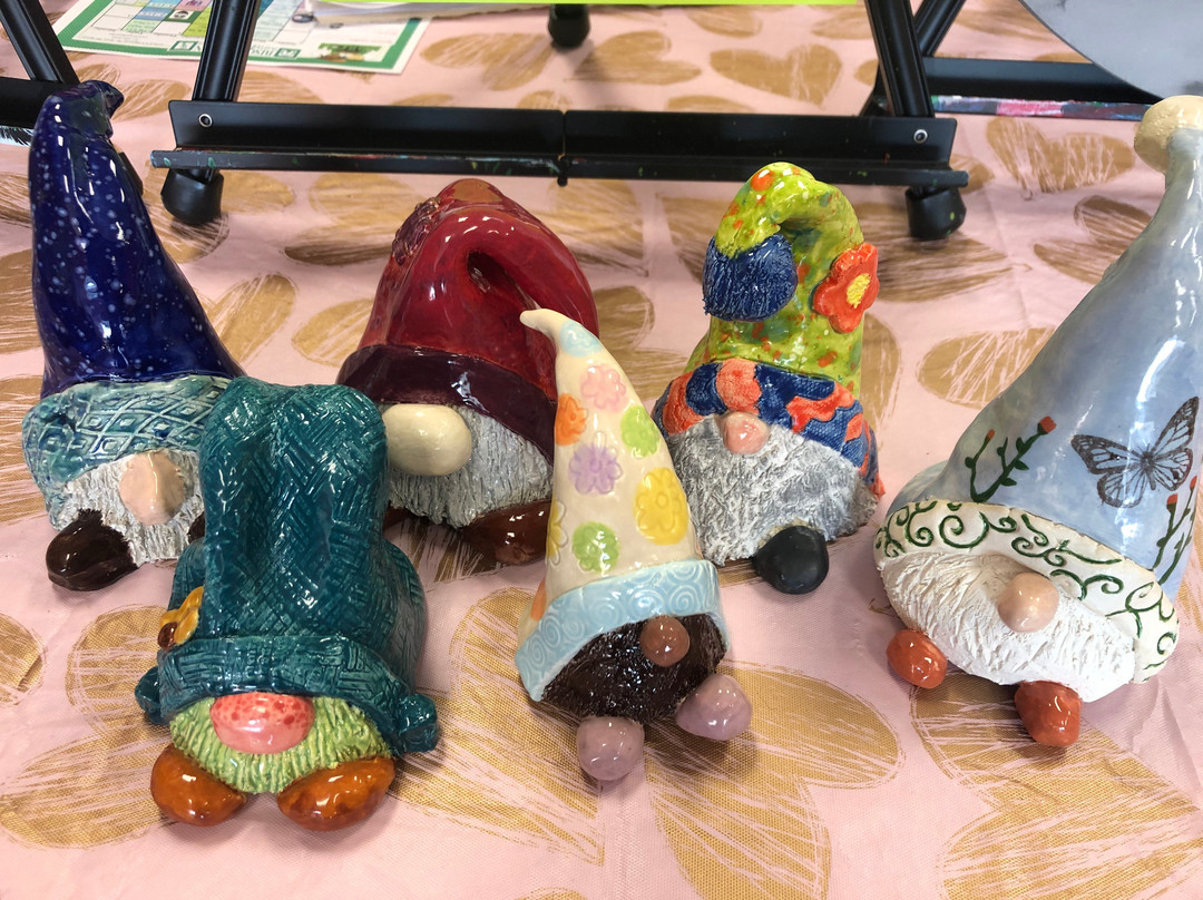 Bisque Barn Pottery Paint Studio-Avon必去景点