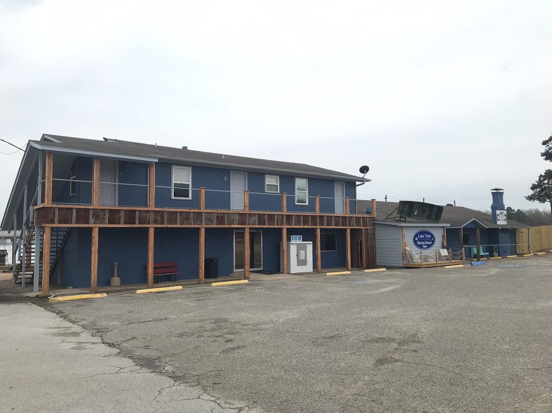 Lake Tyler Marina Resort Grill