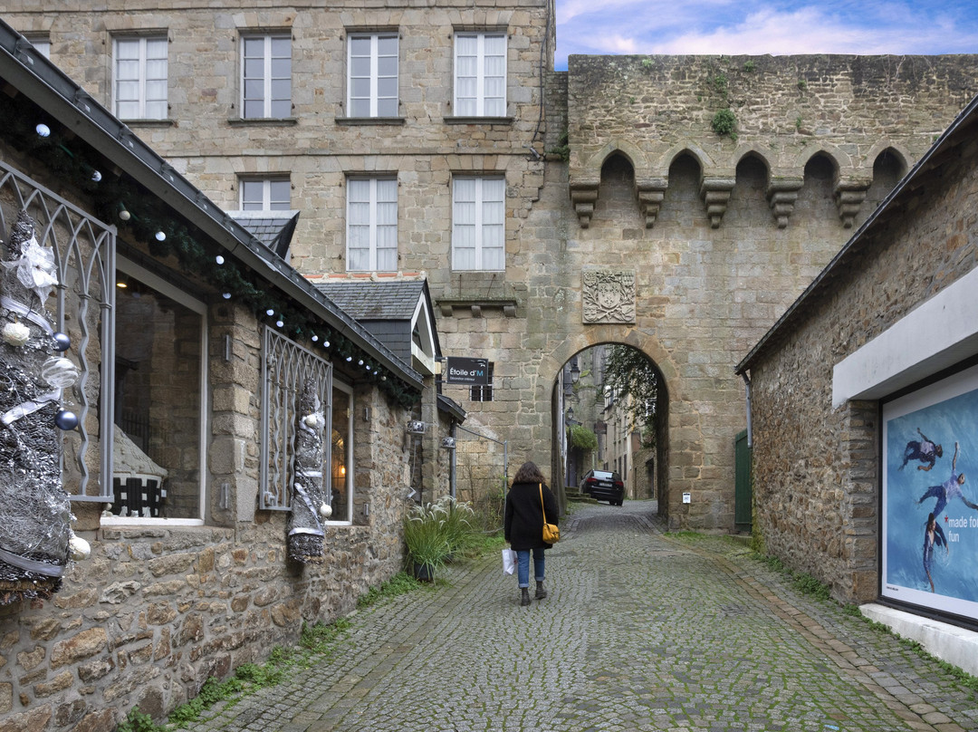 Porte Saint-Jean-瓦讷必去景点