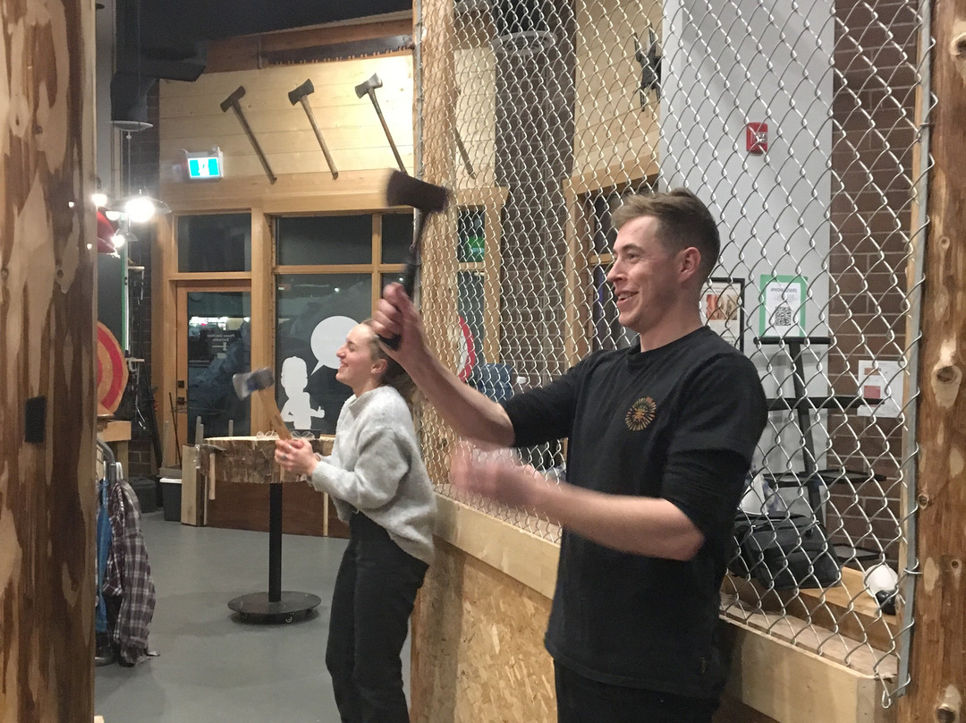 Peak Axe Throwing-雷夫尔斯托克必去景点