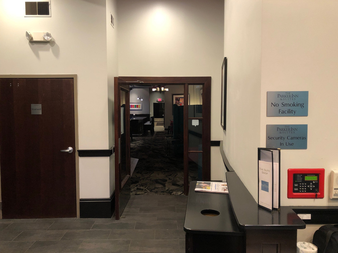 The Parker Inn & Suites主图