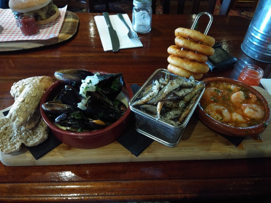 The Seaview Bar & Restaurant @ The Sir Stanley Gray Pbh