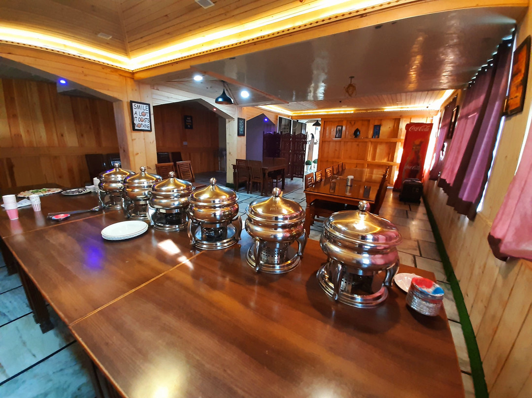 Hotel Raj Golden & Restaurant主图