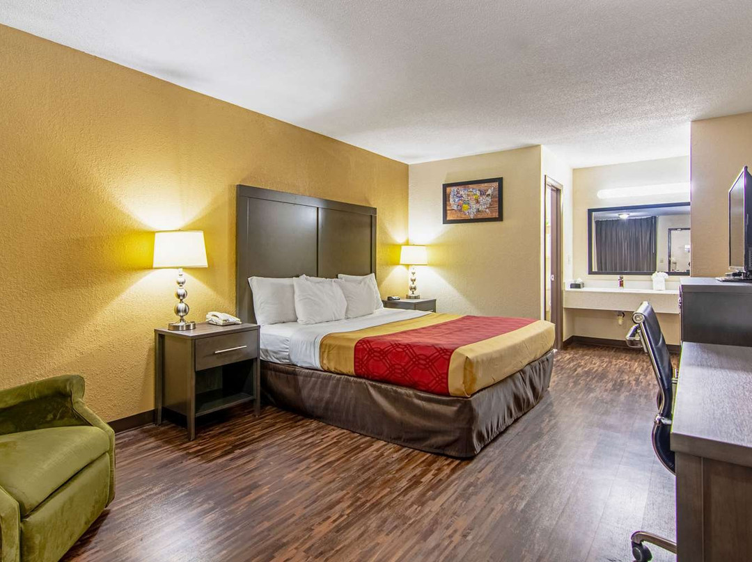 Econo Lodge Inn & Suites Matthews – Charlotte主图