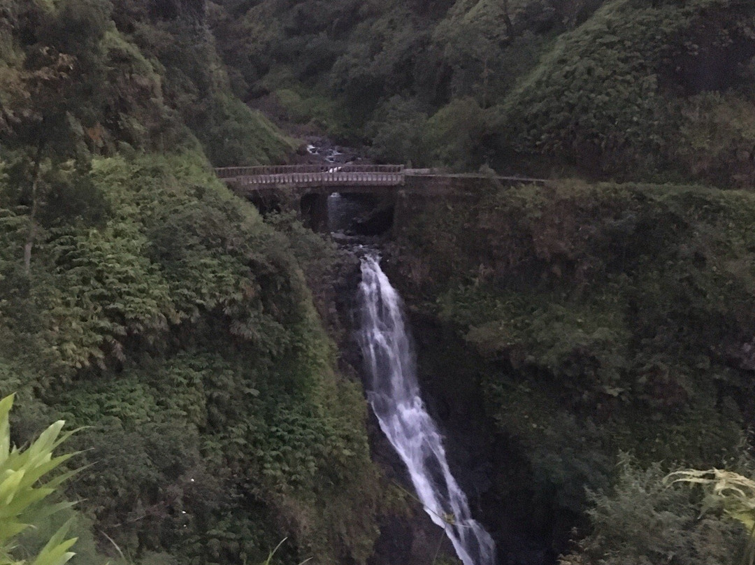 Makapipi Falls景点图片