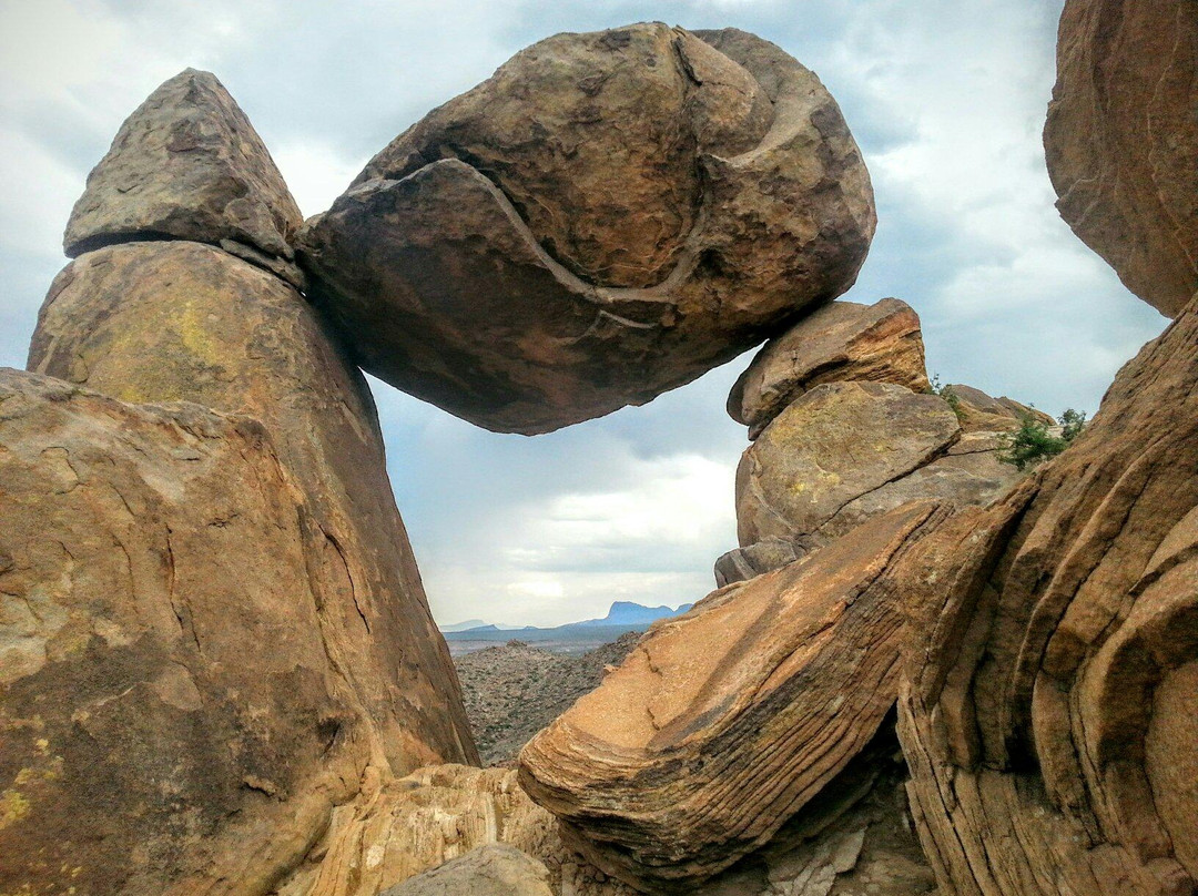The Balanced Rock景点图片