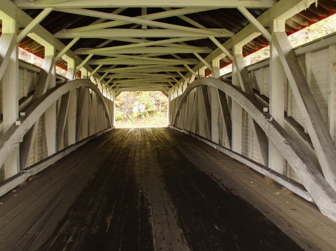 Schnecksville旅游景点-Manasses Guth Covered Bridge