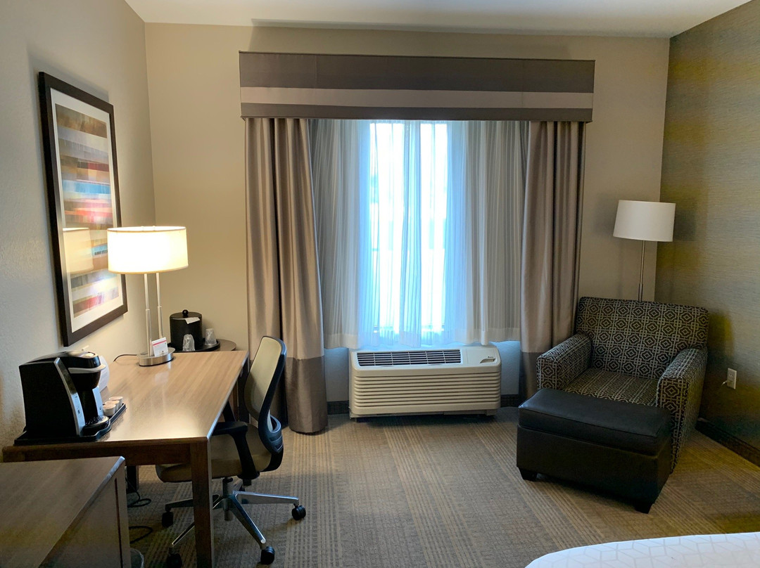 Holiday Inn Express & Suites Wichita Northeast By IHG主图