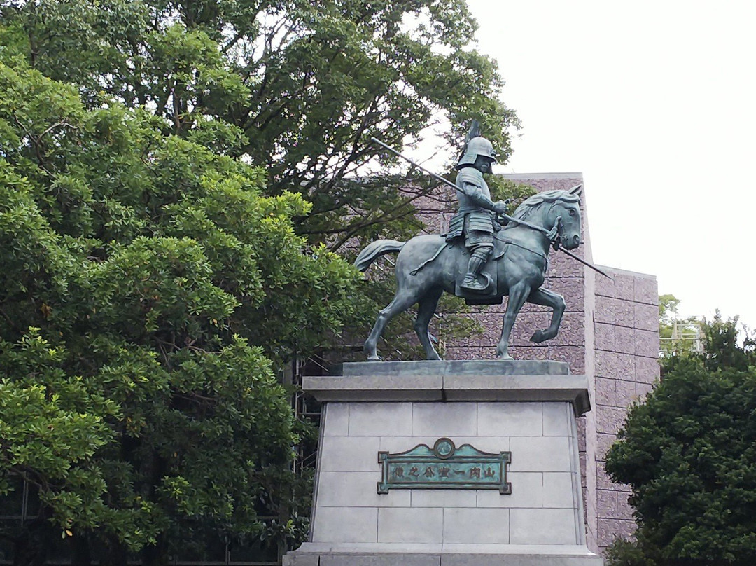 Statue of Kazutoyo Yamauchi景点图片