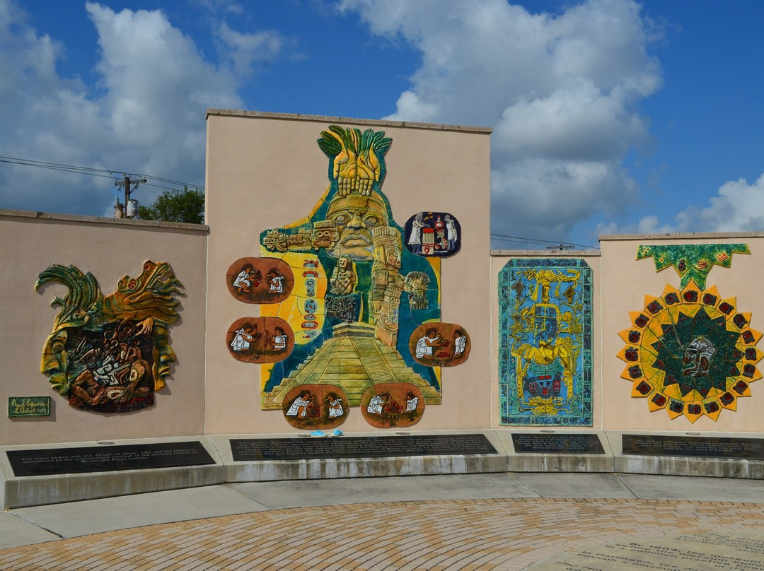 The Centennial Park Mural & Plaza-Harlingen必去景点
