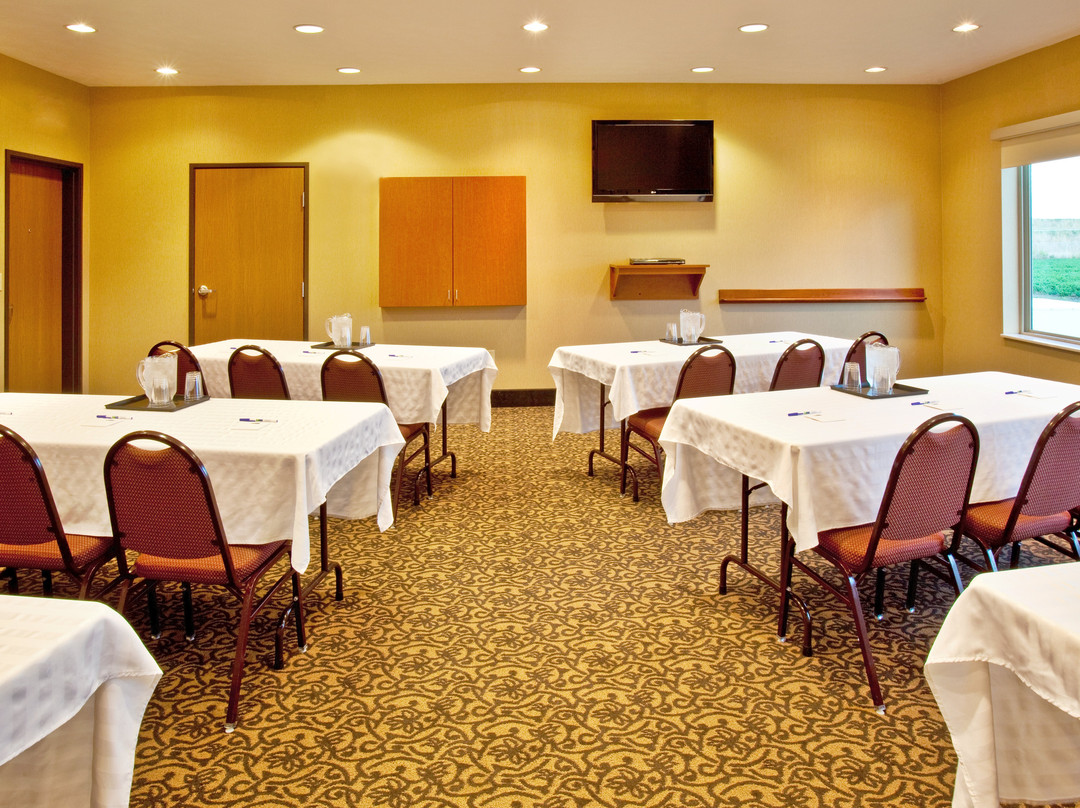 Holiday Inn Express & Suites Sheldon by IHG主图