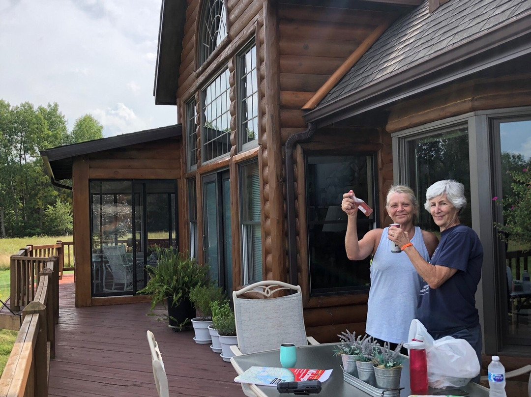 LogHaven Bed & Breakfast主图