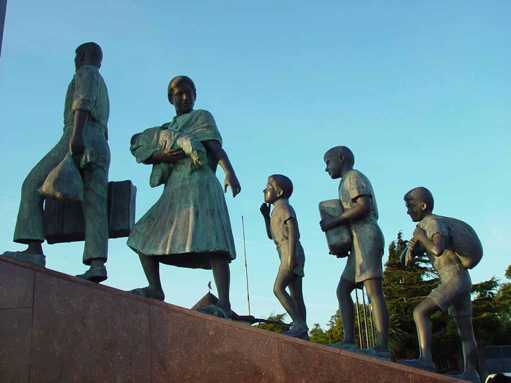 Monumento ao Emigrante景点图片