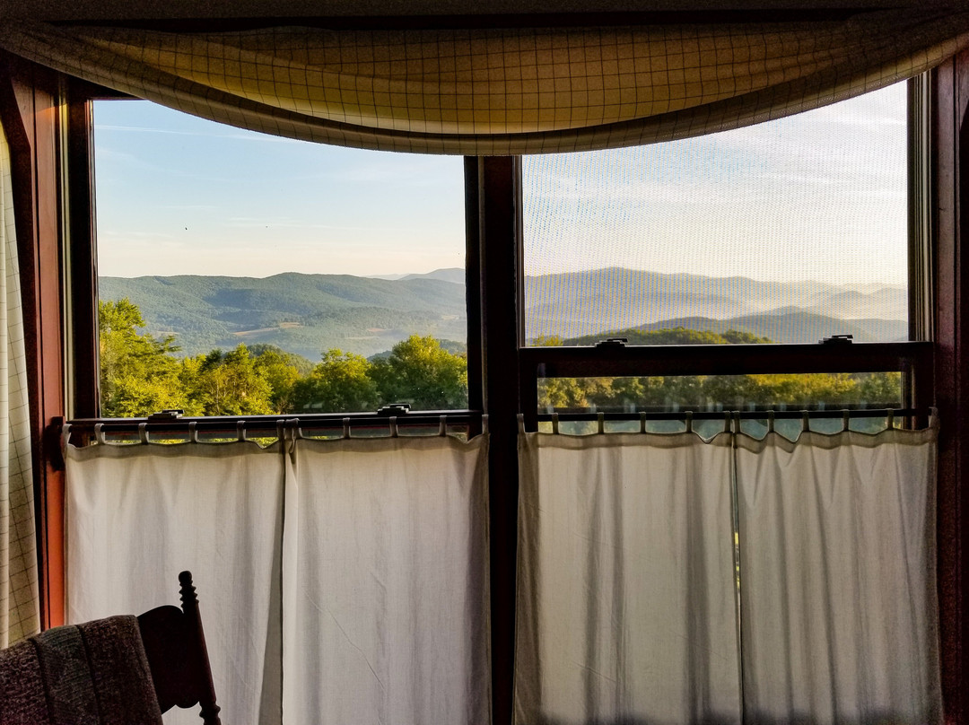 Laurel Point Retreat主图