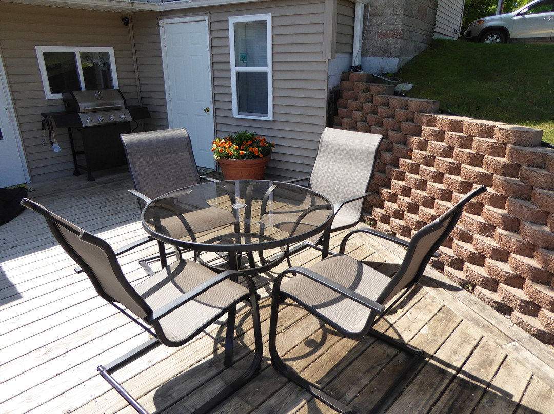 South Arm Retreats主图