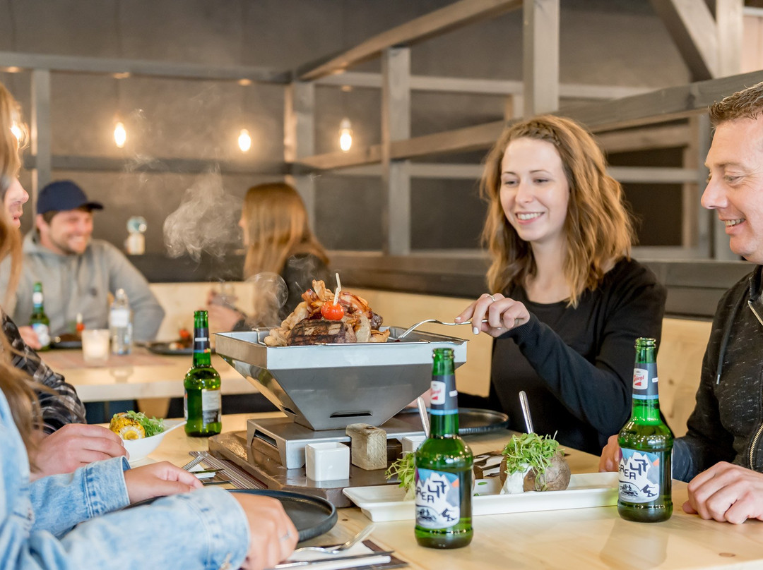 Haiming餐馆和美食-River Haus Bar & Grill