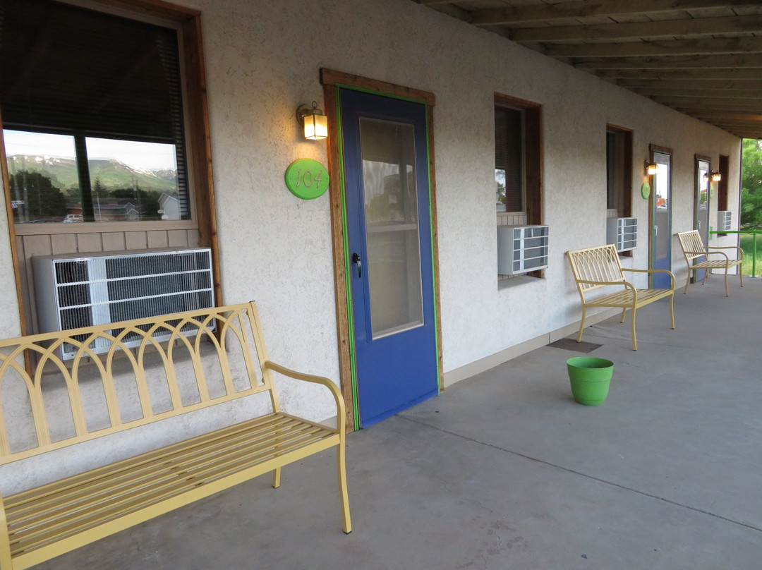 The Atomic Blue Motor-Inn主图