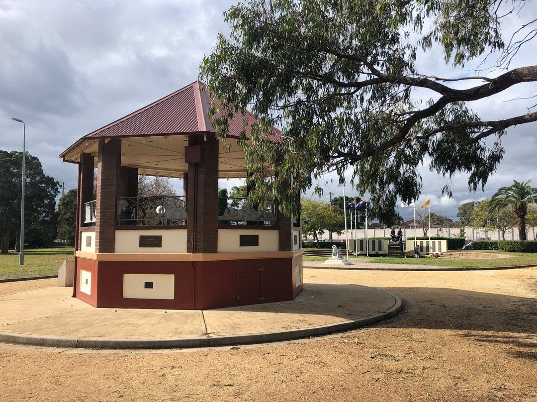Cabra-Vale Park Memorial Bandstand景点图片
