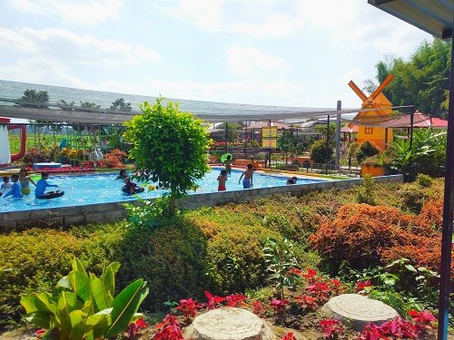 Fish Garden Blitar景点图片