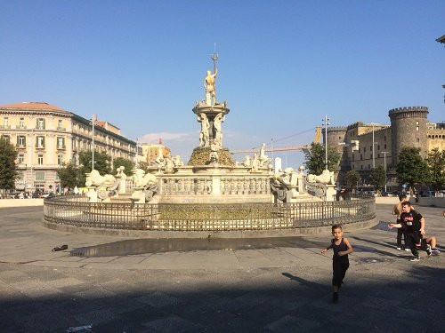 Fontana del Nettuno景点图片