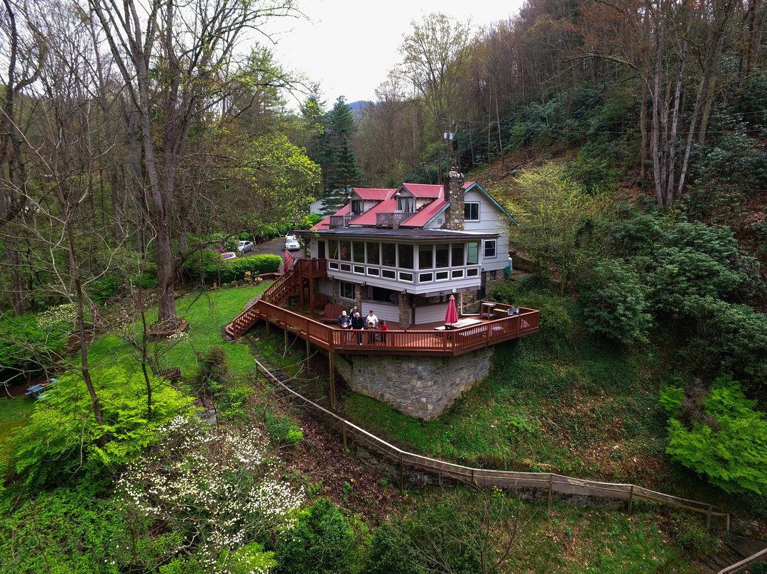 韦恩斯维尔酒店住宿-Red Leaf River Inn