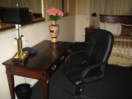 RedEarth Hotel主图