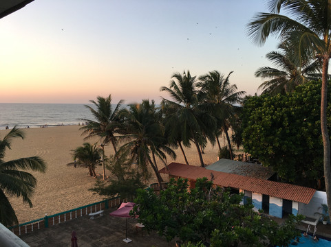 黄玉海滩酒店主图