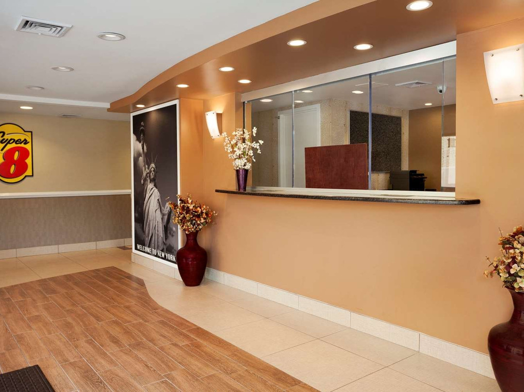 Super 8 by Wyndham Bronx主图