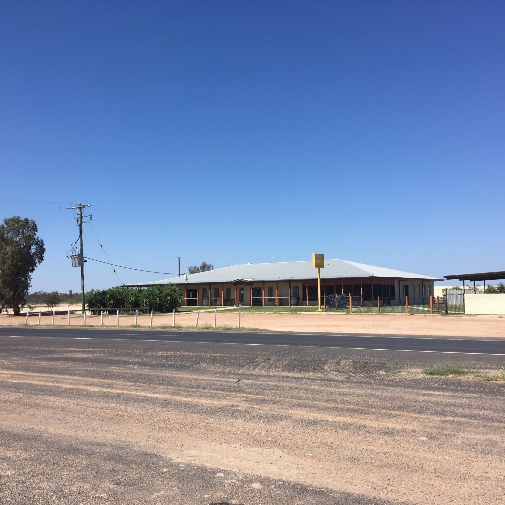 Two Mile Hotel-官方