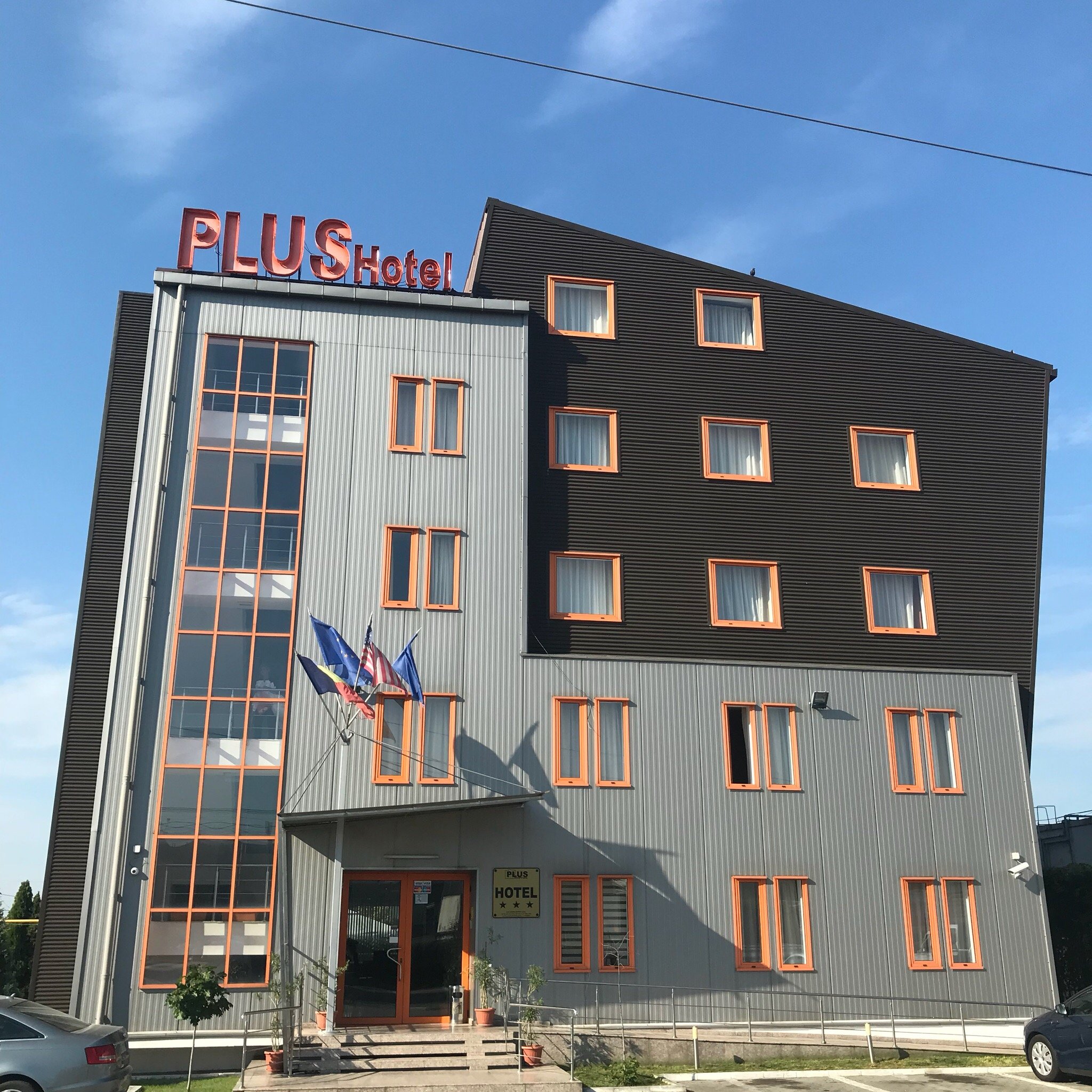 Plus Hotel-官方