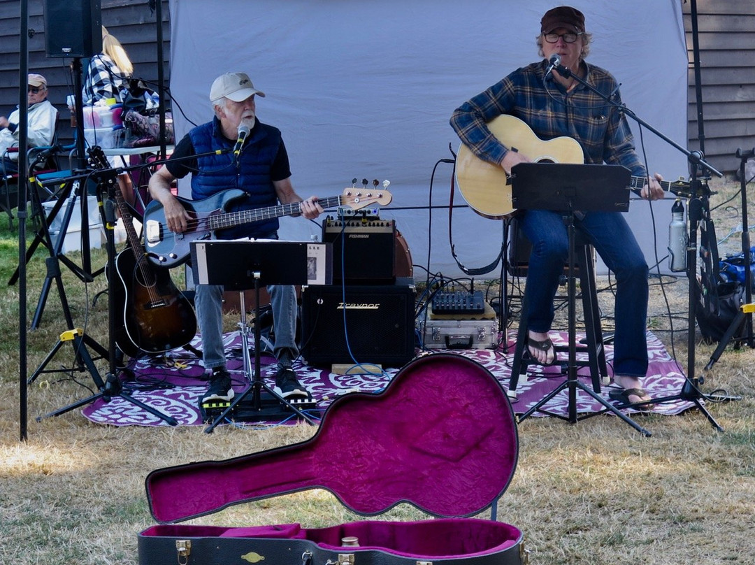 Quadra Island Farmers' Market & Bazaar景点图片