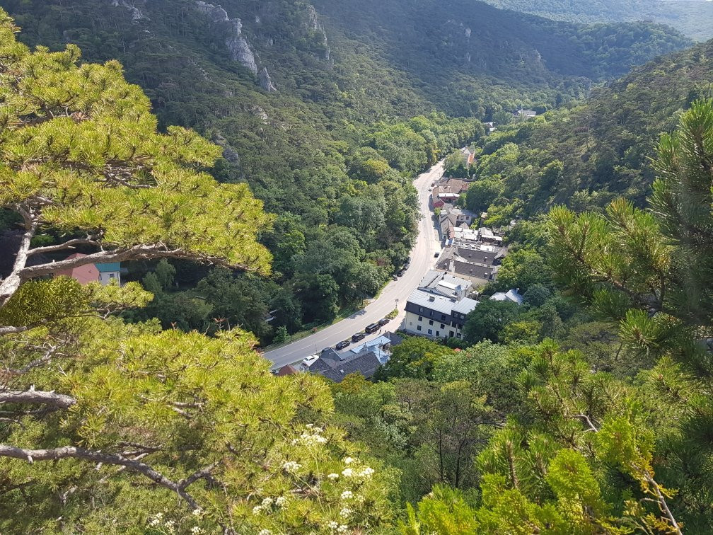 Schwarzer Turm Wanderung-默德林必去景点
