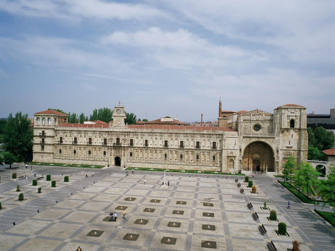 Parador de León主图