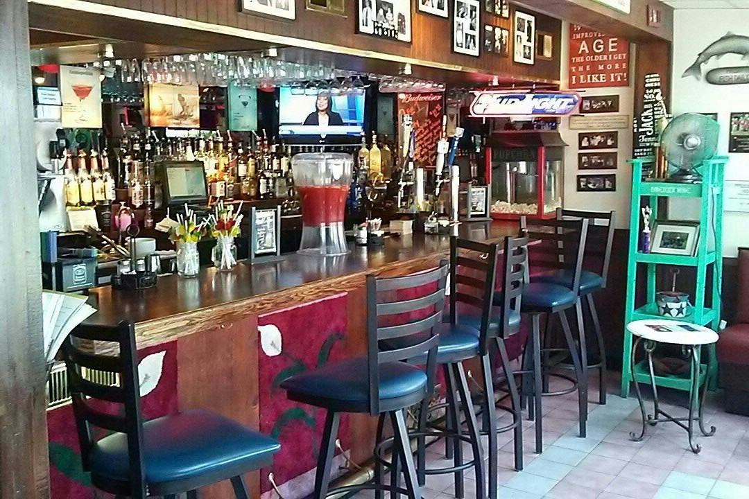 Carbone's Beachside Restaurant, Bar & Suites主图