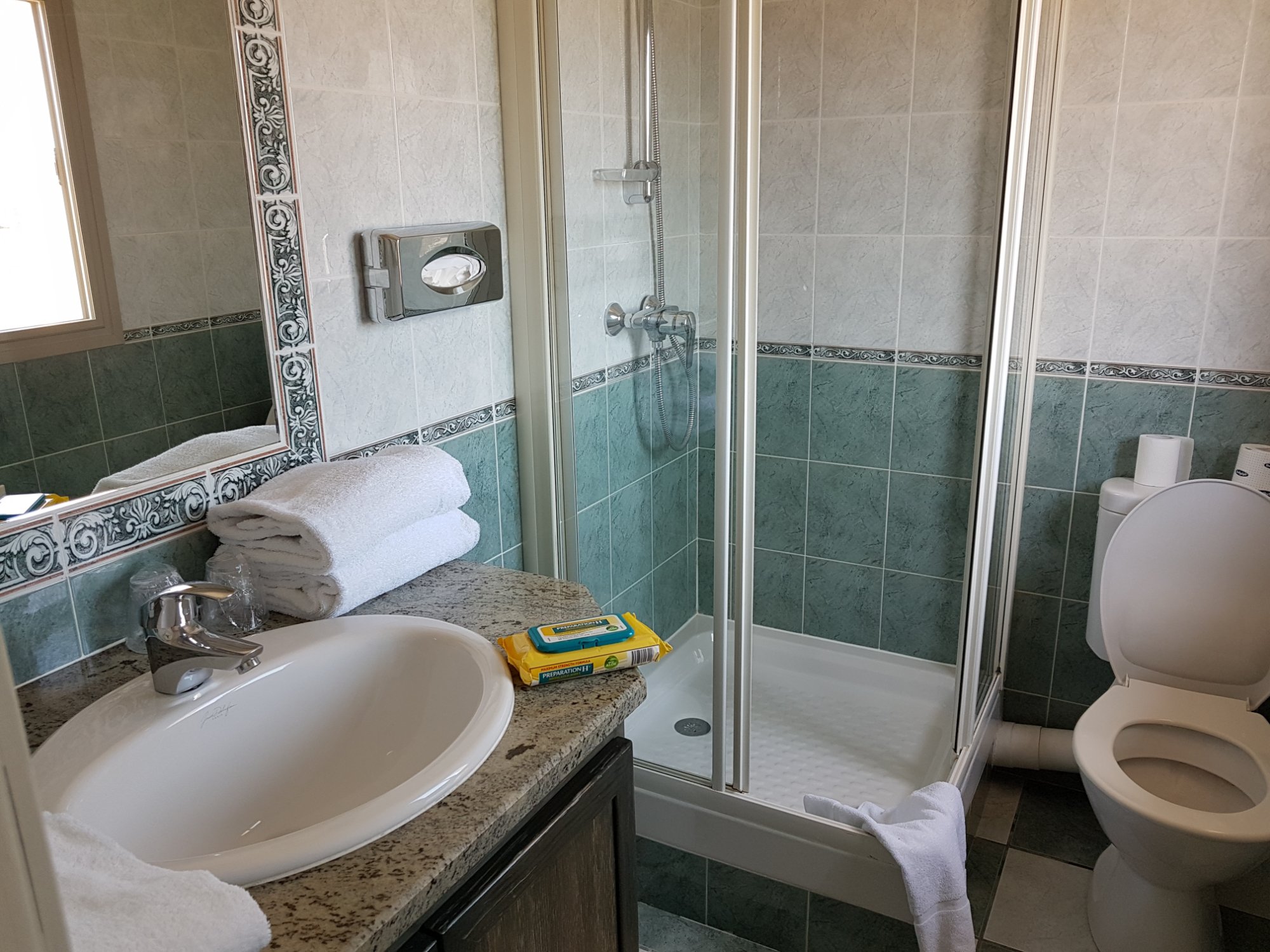 Hotel Atrachjata Aleria-浴室