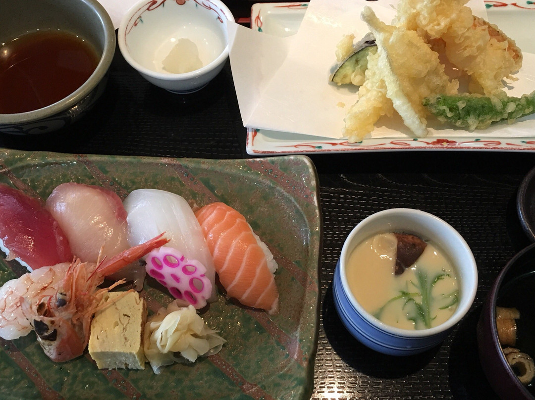 居魚屋 網元 エミフルMASAKI店