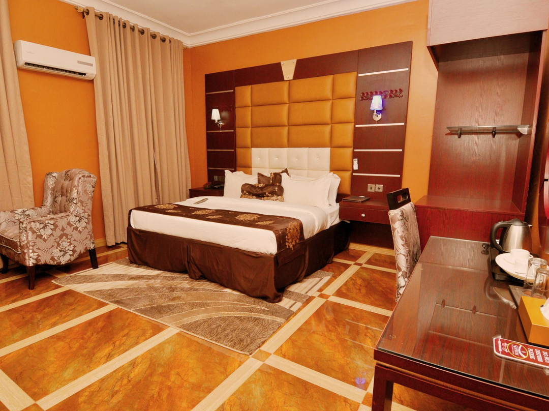 Soprom Hotel and Suites主图