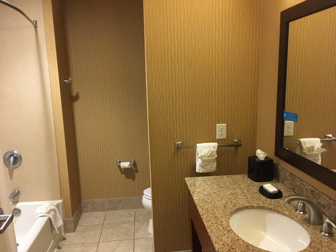 Hampton Inn Omaha/West Dodge Road (Old Mill)-浴室