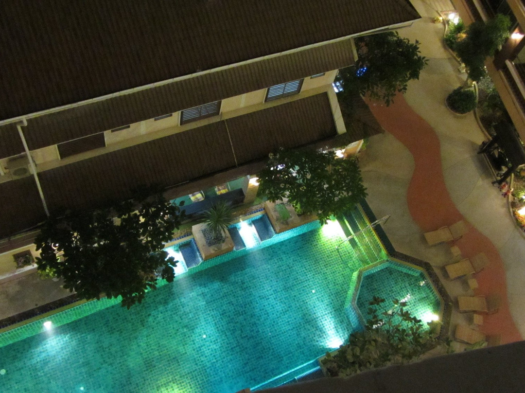 艾雅伊广场酒店主图