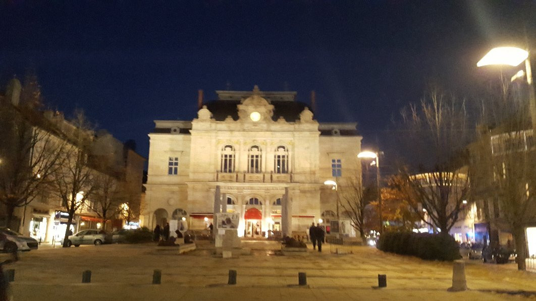 Place de la Liberte-隆勒索涅必去景点