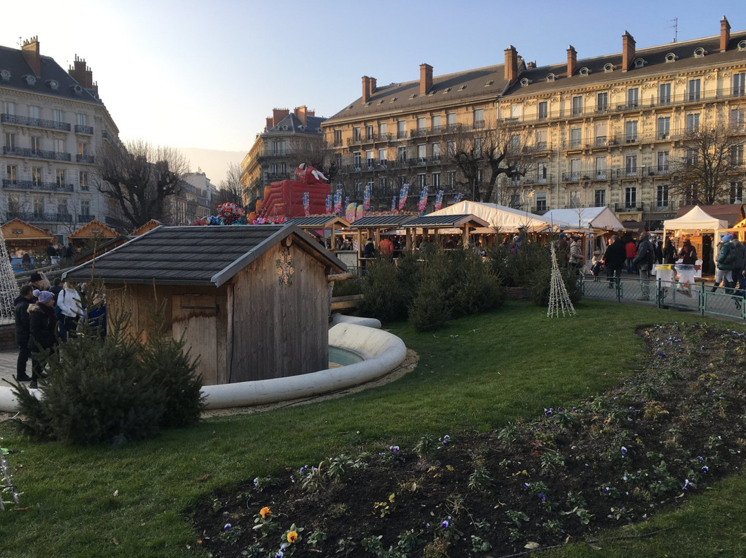 Place Victor Hugo景点图片