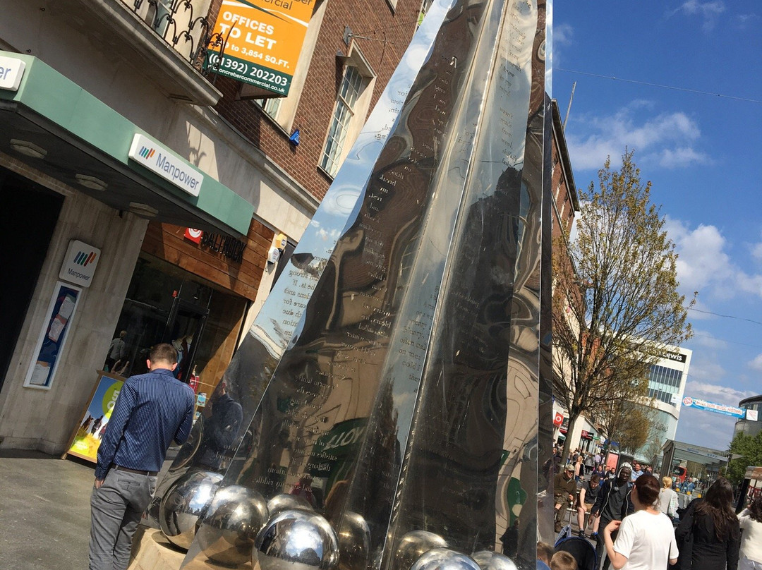 Exeter Riddle Sculpture景点图片
