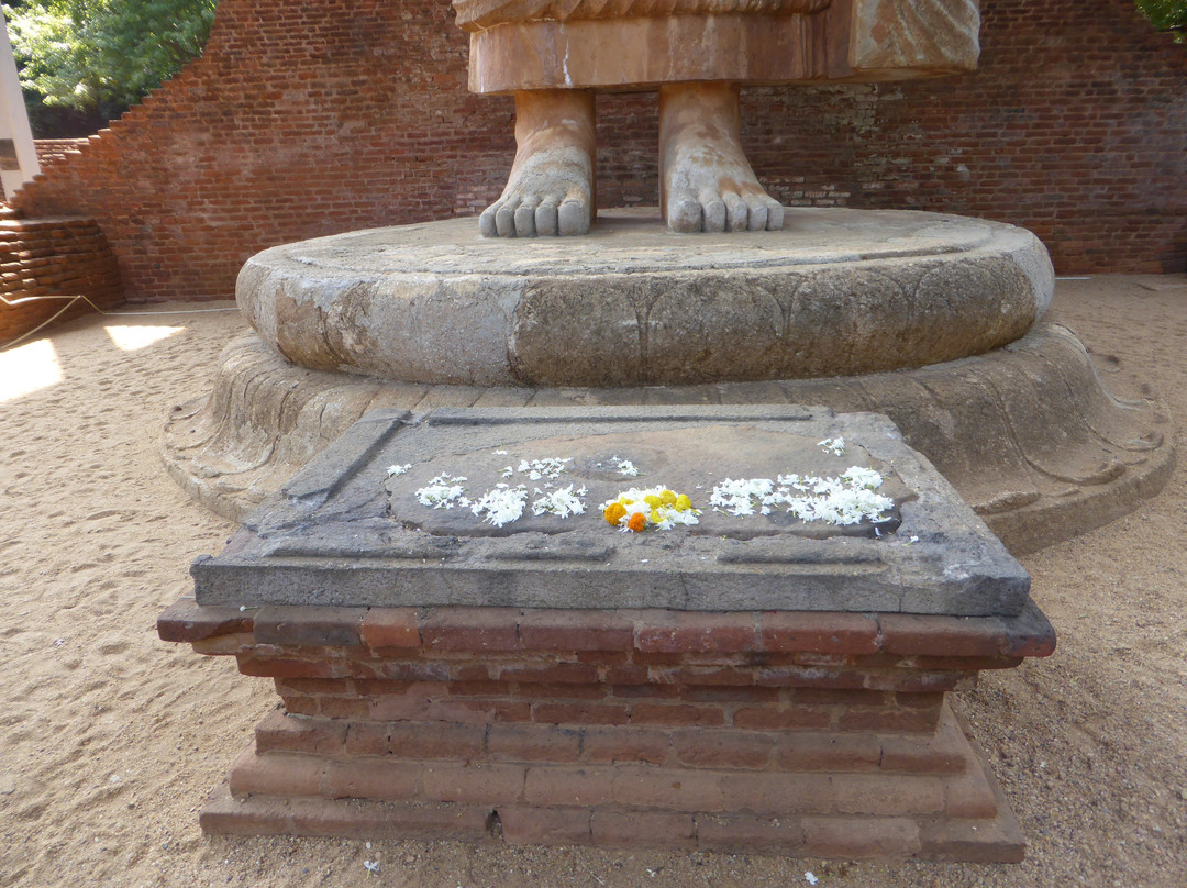 Maligawila Buddha Statue-Buttala必去景点