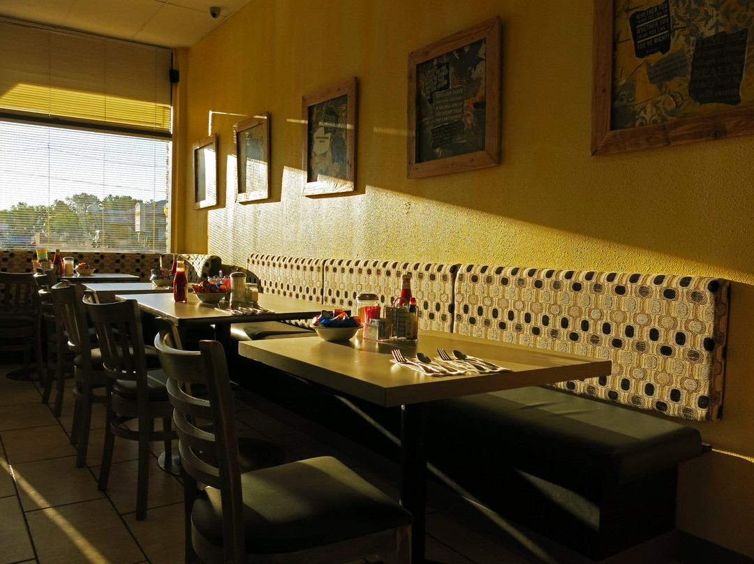 Leona Valley餐馆和美食-Easy Egg Cafe