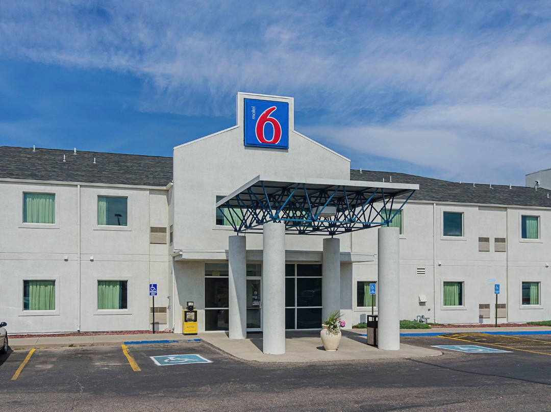 Guernsey酒店住宿-Motel 6 Wheatland, WY