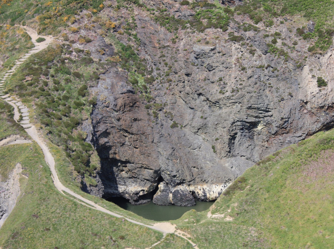 Witches Cauldron-Moylegrove必去景点