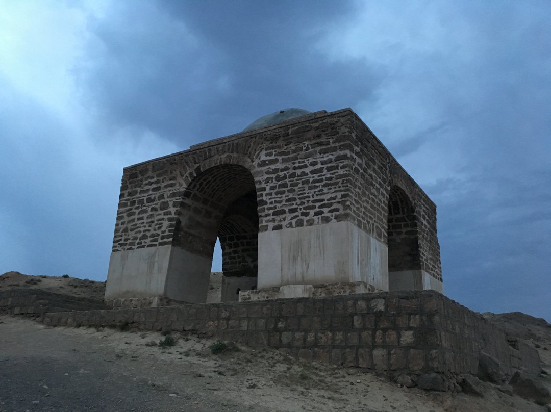 Chaar Taaghi Zigurat-Neyasar必去景点