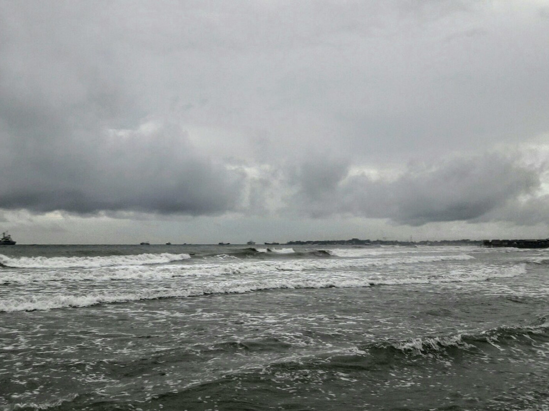 Caragasan Beach景点图片
